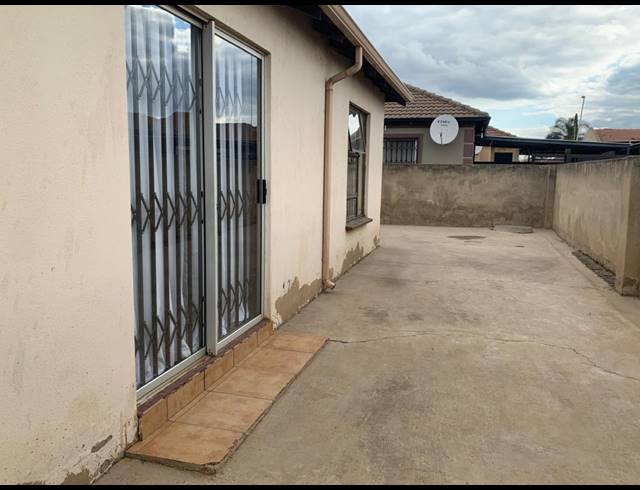2 BEDROOM HOUSE FOR SALE IN VANDERBIJLPARK CE 3